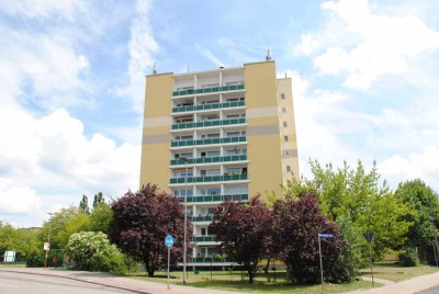 Merseburg-Süd  - schöne 2-Zimmer-Wohnung über den Dächern Merseburgs, Balkon, Tageslichtbad, Lift