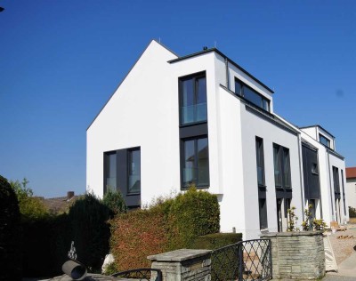 Haus im Haus mit eigenem Eingang und nur 2 Wohnungen. Neubau Erstbezug mit exklusiver Ausstattung