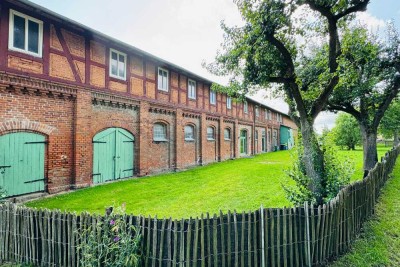 Pferdehof mit historischem Wohnensemble in der Mecklenburgischen Schweiz