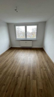*Familienwohnung sofort bezugsfertig*