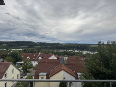 3-Zi-Whg. mit Weitblick sowie zwei Stellplätzen