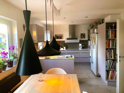 Top sanierte 5 Zimmer Wohnung in 2 Familienhaus - einziehen und wohlfühlen -