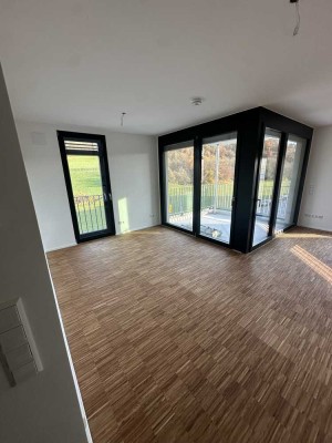 Neubau/Erstbezug. 4-Zimmer-Wohnung mit Loggia und Einbauküche