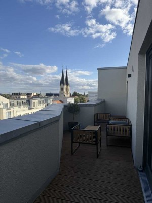 Schöne 2-Zimmer-Wohnung mit großer Dachterrasse und Einbauküche – Nachmieter gesucht