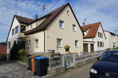 Einfamilienhaus mit Einliegerwohnung und Garage