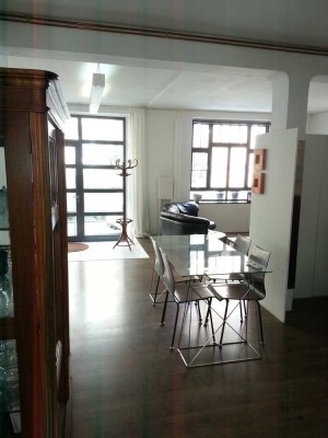 Geschmackvolle und geräumige Loft-Wohnung, ein Zimmer sowie Lichthof und EBK in Stuttgart