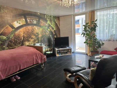 Kapitalanlage mit Wohlfühlfaktor: Modernisierte 1-Zimmer-Wohnung mit Balkon am Waldrand