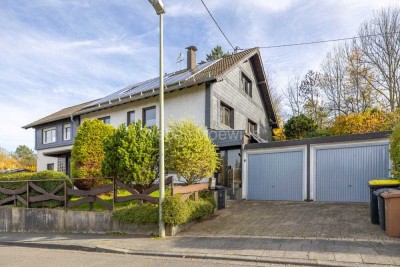Freistehendes ZFH in ruhiger Lage mit Einliegerwohnung, zwei Garagen, Garten u. Terrasse