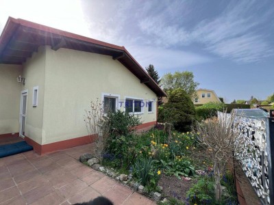 Ferienhaus mit Wintergarten und privatem Seezugang