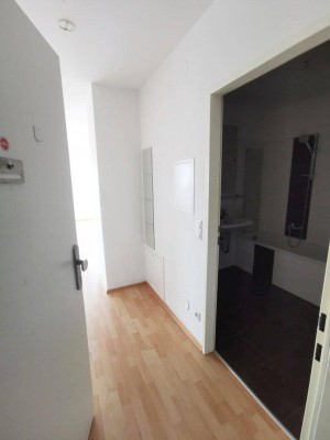 neuwertige 2 1/2 Zimmer DG-Maisonette-Wohnung mit Terrasse
