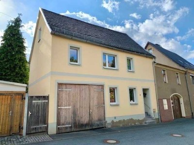 Älteres Wohnhaus mit Hofdurchfahrt !