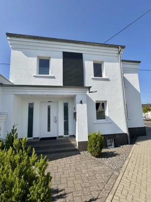 Modernes Einfamilienhaus mit Garten in Kruft