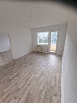 Helle 2-Zimmer Wohnung mit Balkon im 2. OG in Weißenfels