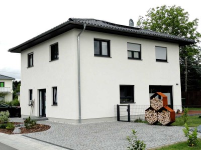 geräumiger Stadthausneubau in ruhiger Siedlung, Garage