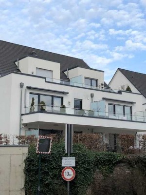 schicke 2-Zi. Wg. hochw. Küche, Aufzug , große Dachterrasse +TG-Stellplatz