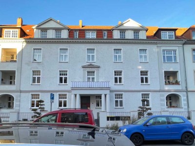 Herrschaftliche Altbauwohnung in zentraler Lage – stilvoll + großzügig