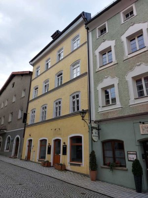 Geräumige 3-Zimmer-Wohnung im Herzen von Laufen mit Lift