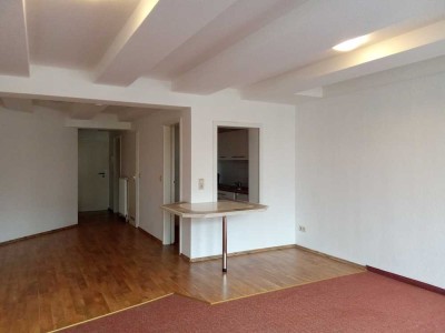 1 Zimmer Wohnung mit Einbauküche! Ideal für Singles & Studenten!