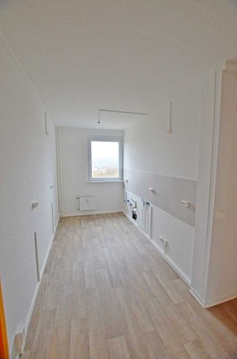 offene Küche! neu sanierte EG-3-Raum-Wohnung mit Dusche und Stellplatz! Bezug ab 17.04.25 möglich!