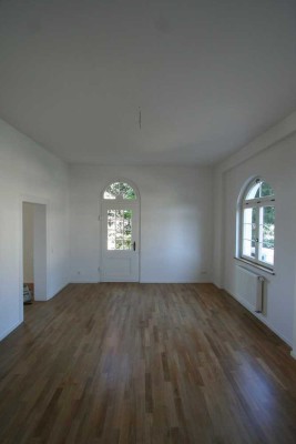 Großzügige 4 -Zi Altbauwhg. kompl. san., EG