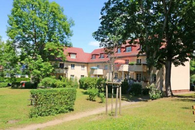 ***Zauberhafte 2-Raum-Wohnung mit Balkon und Gartenanteil in grüner Wohlfühl-Oase***