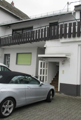 Sehr großzügige 3-4 Zimmer-Wohnung mit Dachterrasse und eigenem Eingang in Beselich-Obertiefenbach