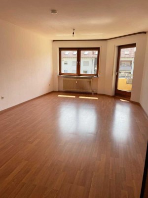 Helle 3-Zimmer-Wohnung in Fellbach Schmiden mit Balkon, EBK und 2 Stellplätzen