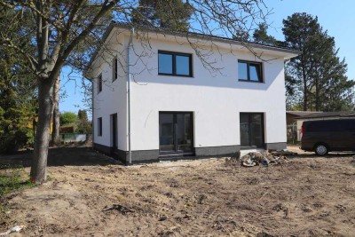 PROVISIONSFREI | Neubau-Stadtvilla mit 5 Zimmern auf ca. 607 qm ruhigen Hinterliegergrundstück !
