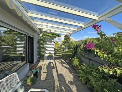 GERLINGEN - GROSSZÜGIGE 4,5-ZIMMER-DG-WOHNUNG, SONNIG, TOLLER BLICK, AUFZUG, TG...., FREI!