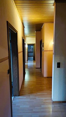 Ehemaliges Bauernhaus mit drei vermieteten Wohnungen – ideal für Investoren!