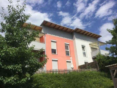 Gemütliche Familienwohnung mit Balkon und Carport
