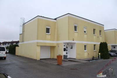 Sehr gut gelegenes Eckreihenhaus mit Garage, Garten &amp; Pool sowie Infrarotkabine im Keller