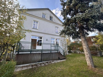 Eigentumswohnung mit 16m² Terrasse und 180m2 EIGENGARTEN - schöner Altbau am Stadtrand - 1140 Wien