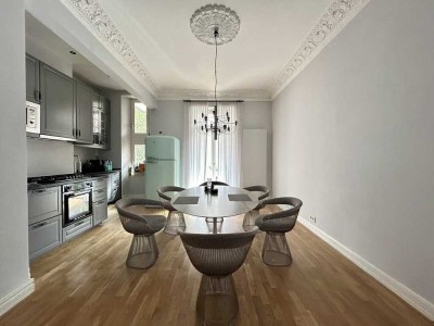 Stilvolle 2-Zimmer-Hochparterre-Wohnung mit gehobener Innenausstattung mit EBK in Frankfurt am Main