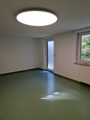 Stilvolle, gepflegte 2-Zimmer Einliegerwohnung mit Terrasse, Abstellraum und EBK