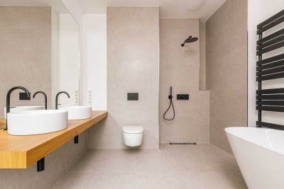 Sonne von morgens bis abends: Lichtdurchflutete 2-Zimmer-Erdgeschosssuite mit großem Privatgarten