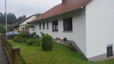 Einfamilienhaus mit Einliegerwohnung zu verkaufen