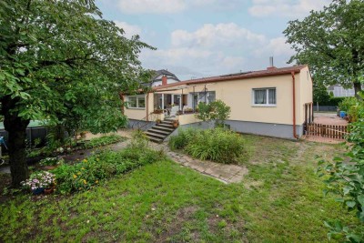 Unterkellerter Bungalow mitten in Bestensee - Familienidyll auf großem Grundstück