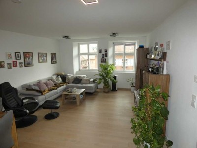 Moderne 2,5-Zimmer-Wohnung mit EBK in kernsaniertem Altbau Whg4 - ab 15.März frei