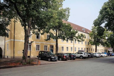 Erdgeschosswohnung in der City // EG links