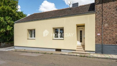 Charmantes Einfamilienhaus mit einladender Terrasse und malerischem Hof