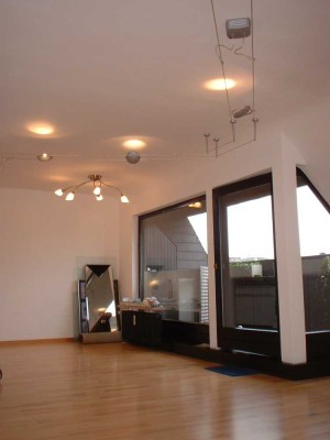 Gepflegte 1-Zimmer-DG-Wohnung  mit Balkon und EBK