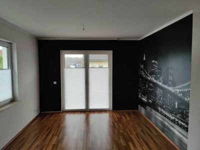 Moderne 3,5-Zimmer-Erdgeschosswohnung mit zwei Terrassen, Garage und Smart-Home-Komfort in Diez