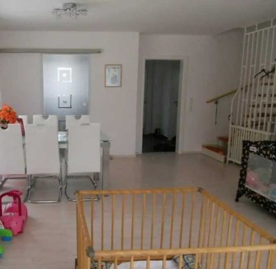 U-bahn nahes Stadthaus (Reihenhaus) mit 4 Schlafzimmern und 3 WCs, an Billinganlage und Stadthalle