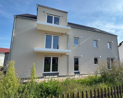 Modernes Wohnen: 3-Zimmer-Neubauwohnung mit Südbalkon in Berglern