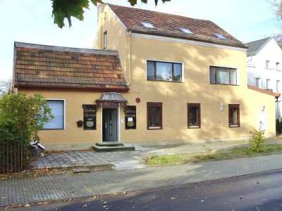 Attraktives Wohn- und Geschäftshaus mit soliden Mieteinnahmen und Eigennutzungsmöglichkeit