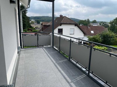 Schicke Landwohnung mit Balkon und top Einbauküche!