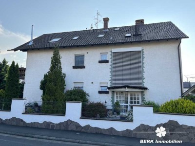 BERK Immobilien -  Renovierte 3- Zi.- Wohnung im DG eines ruhigen 3-Parteienhauses