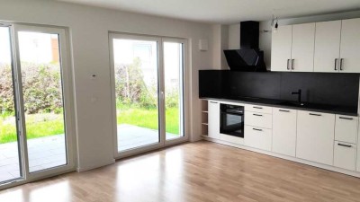 Erstbezug mit Terrasse und Einbauküche.  2,5-Zimmer-EG-Wohnung mit geh. Innenausstattung