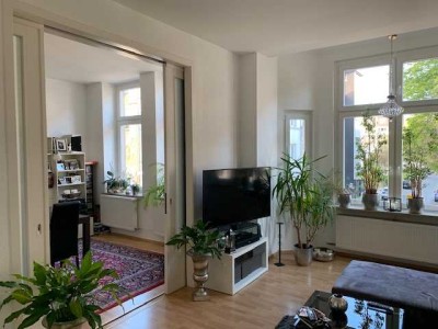 Helle, großzügige Altbauwohnung mit EBK, 2 x Südbalkonen & 1 x Süd-Terrasse im 1. OG - Saarlandstr.